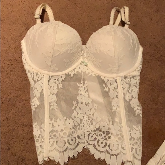 Victoria’s Secret white lace push-up corset/shorty - Picture 2 of 8